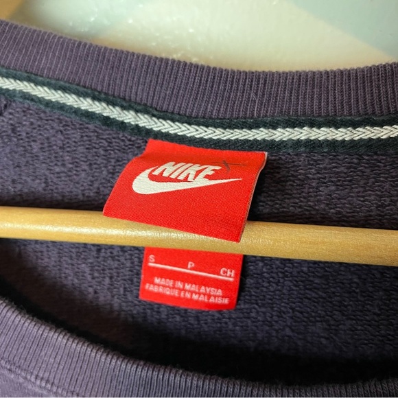 Nike Purple Logo Sweatshirt Women Size Small Pullover Athletic Gym Active - Picture 3 of 5